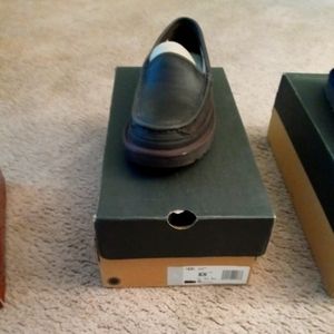 Men Ugg brown leather slippers